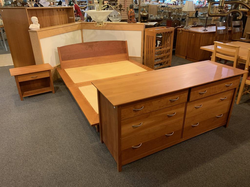 The Consignment Gallery Bedford NH 03110 6036684114